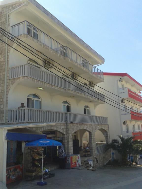 Aza Apartment